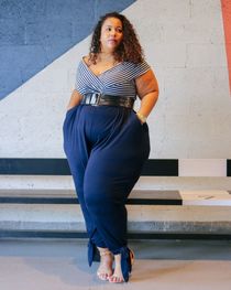 Ebony plumper Aileen